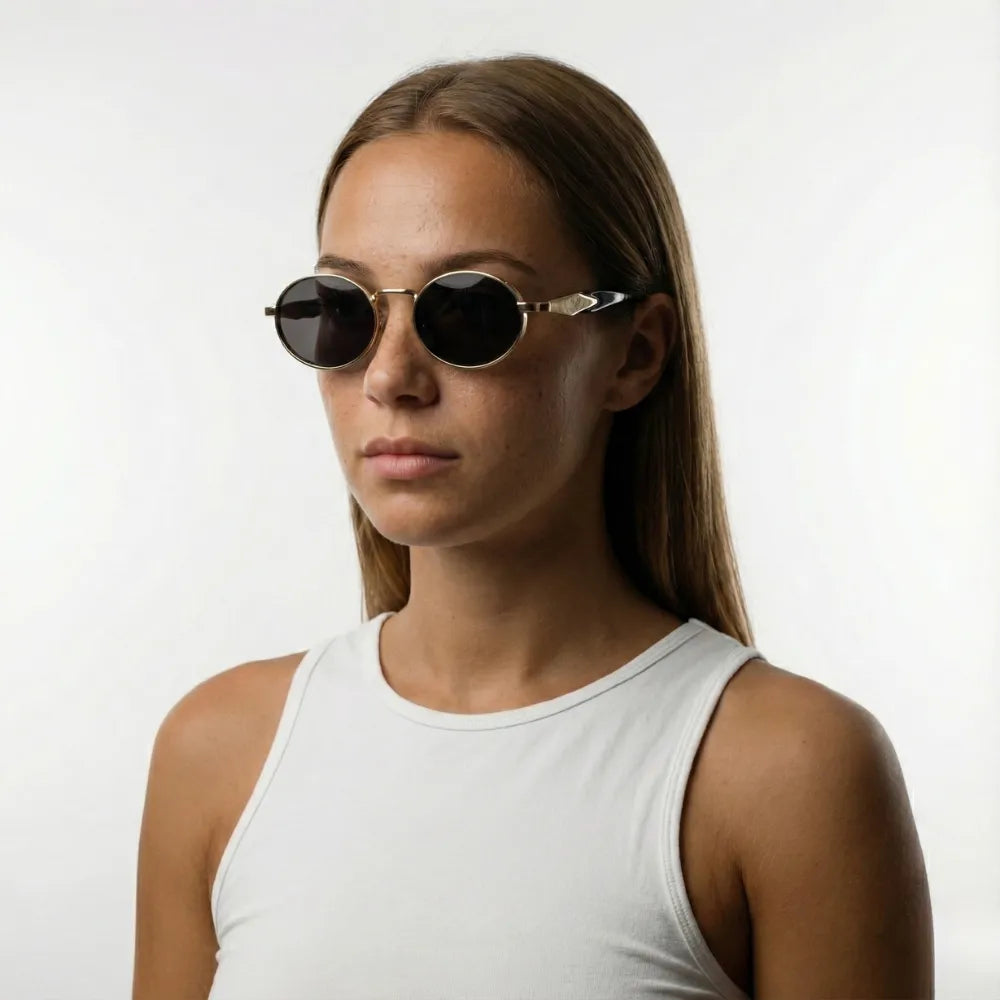 Round sunglasses with double bridge, model portrait — HARO Villefranche Rade